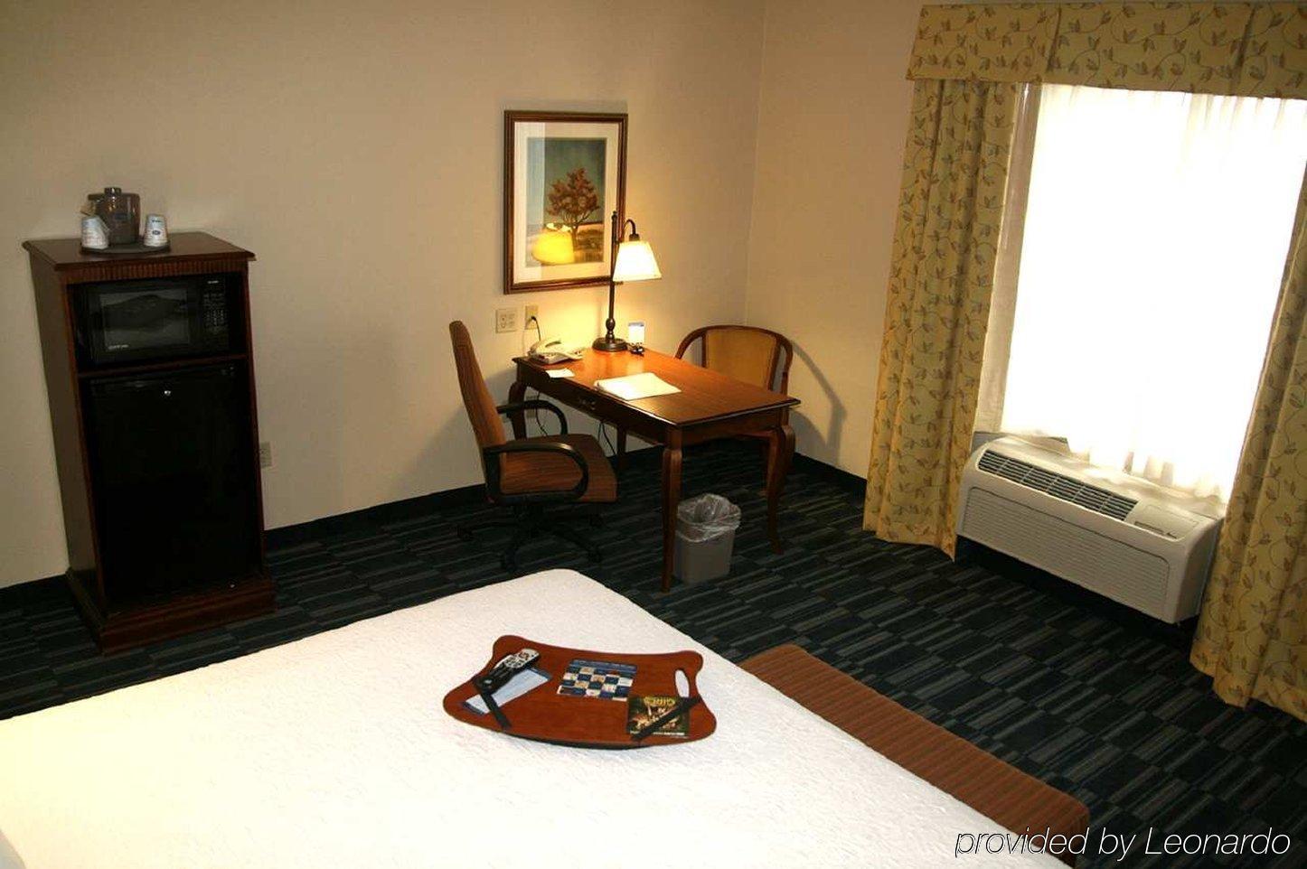 Hampton 3*